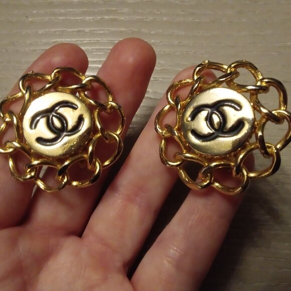 Chanel LARGE Vintage Clip On Earrings - Picture 14 of 15